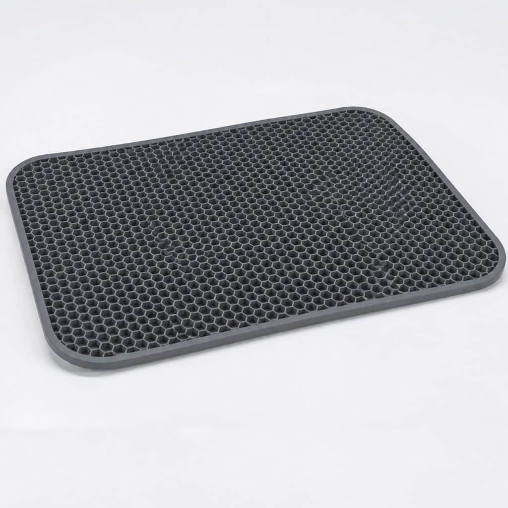 Tapis alvéolé de propreté posé sur fond neutre